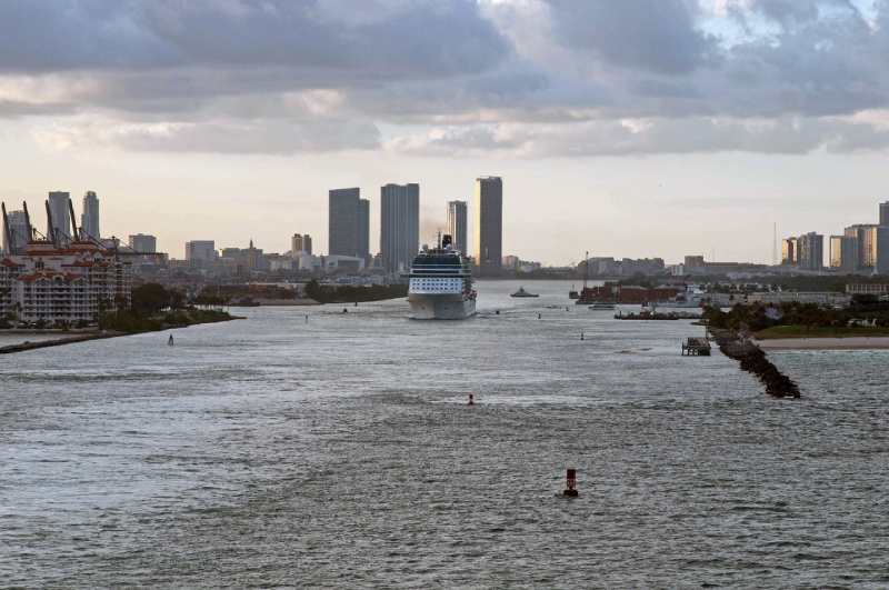 Cruise ship leaving Miami