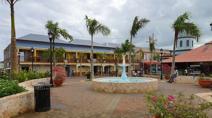 Albert George Shopping and Historical Complex