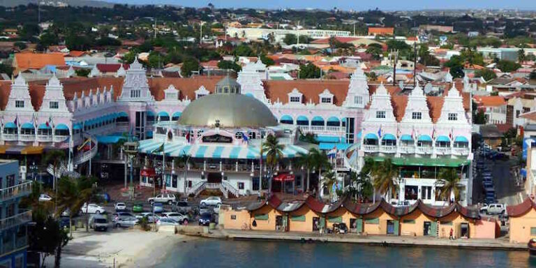 Oranjestad Walking Tour: See the Best of Aruba on Foot