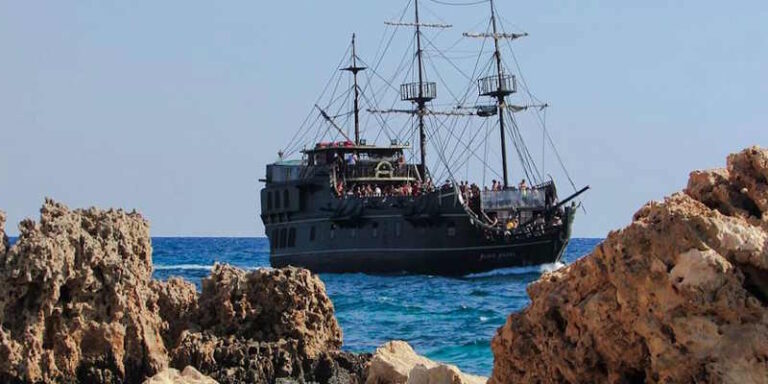When Pirates Attack a Cruise Ship – This Is What Happens
